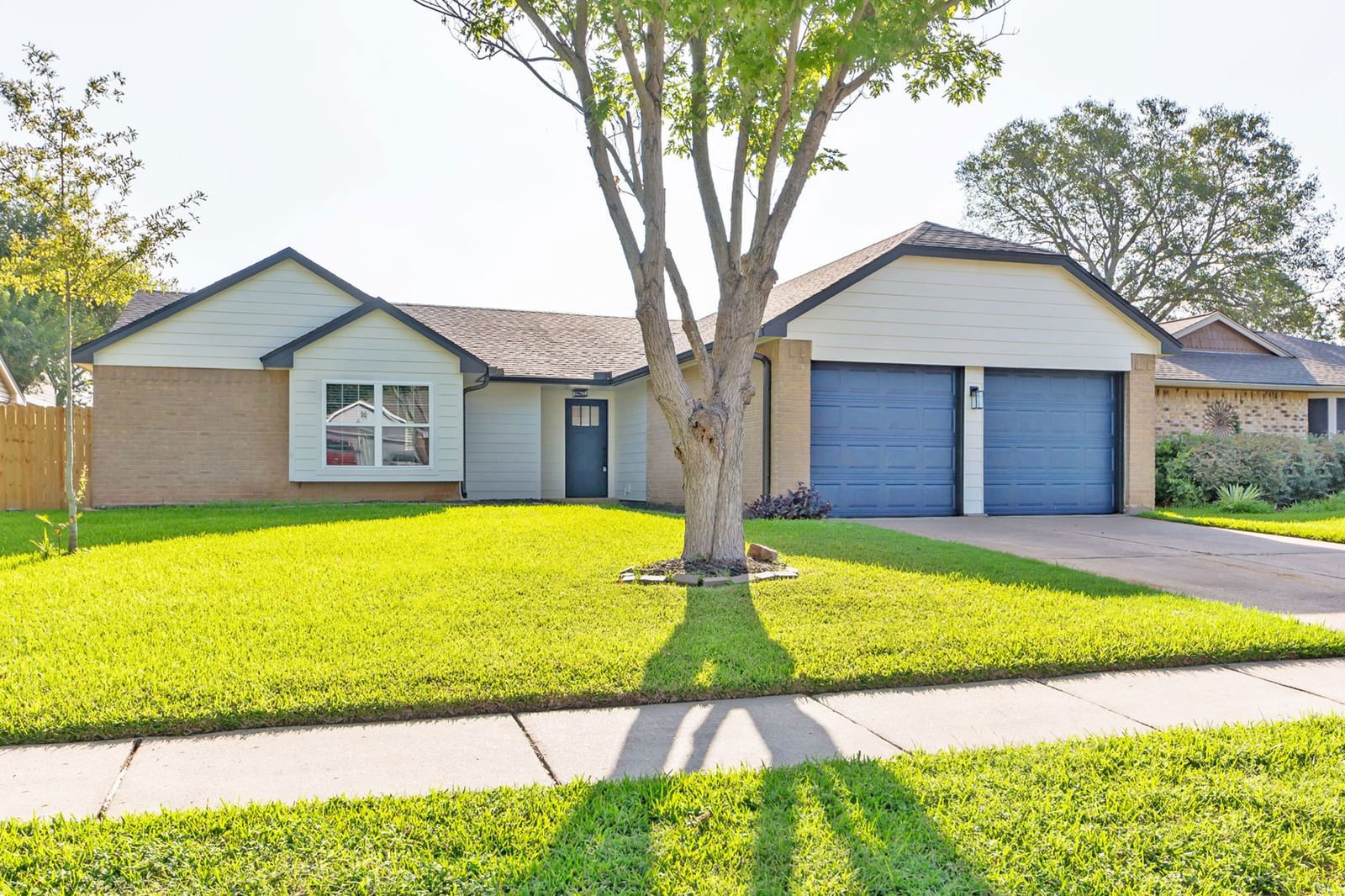 Real estate property located at 922 Holly Hall, Fort Bend, The Grove Sec 4, Richmond, TX, US