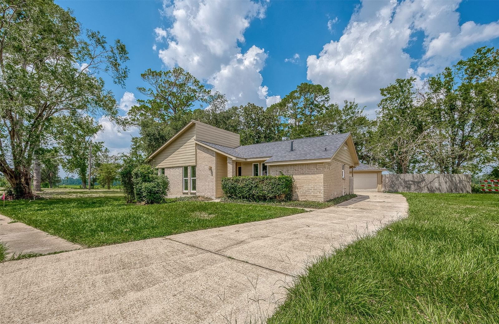 Real estate property located at 7331 Wood Bluff, Harris, Woodland Trails West Sec 02, Houston, TX, US