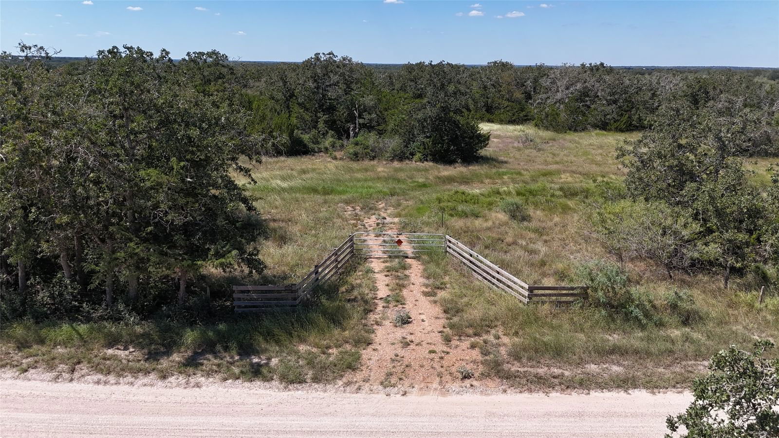 Real estate property located at 2962 County Rd 397, Gonzales, T Barnes Surv Abs #112, Moulton, TX, US