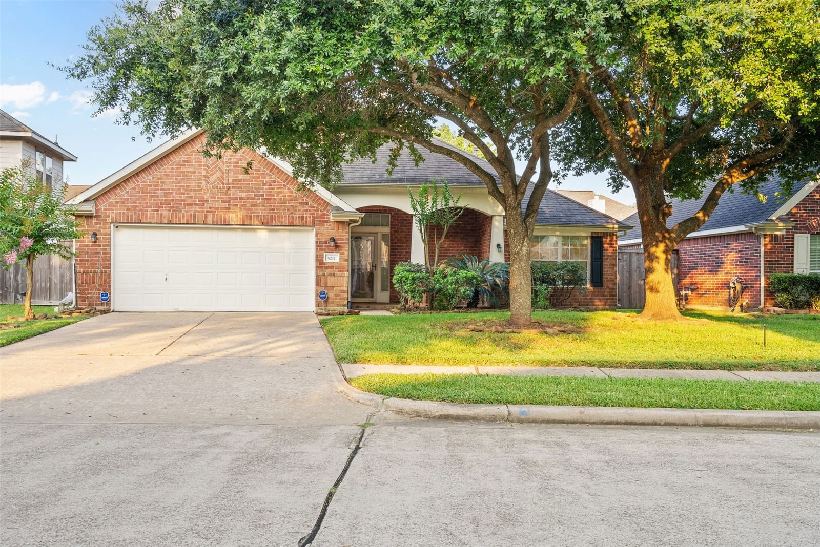 Real estate property located at 5211 Silver Oak, Harris, Baywood Oaks West Sec 06, Pasadena, TX, US