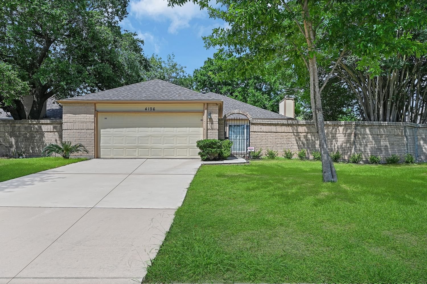 Real estate property located at 4126 Summit Valley, Harris, West Bend Sec 01, Houston, TX, US