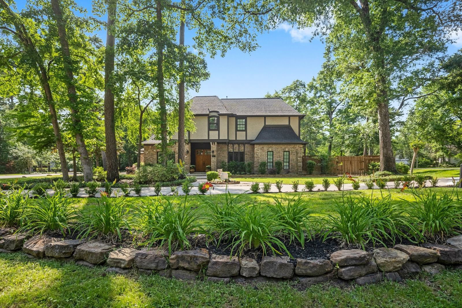 Real estate property located at 7 Moonvine, Montgomery, Wdlnds Village Grogans Mill, The Woodlands, TX, US