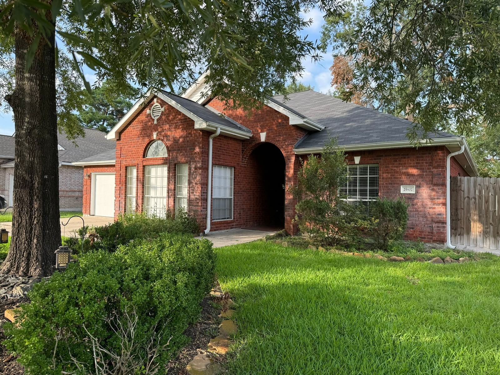 Real estate property located at 25802 Bearborough, Montgomery, Oakridge Forest 01, Spring, TX, US