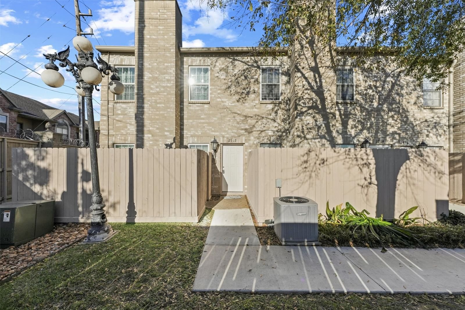 Real estate property located at 2912 Holly Hall #2912, Harris, Holly Hall T/H Condo, Houston, TX, US