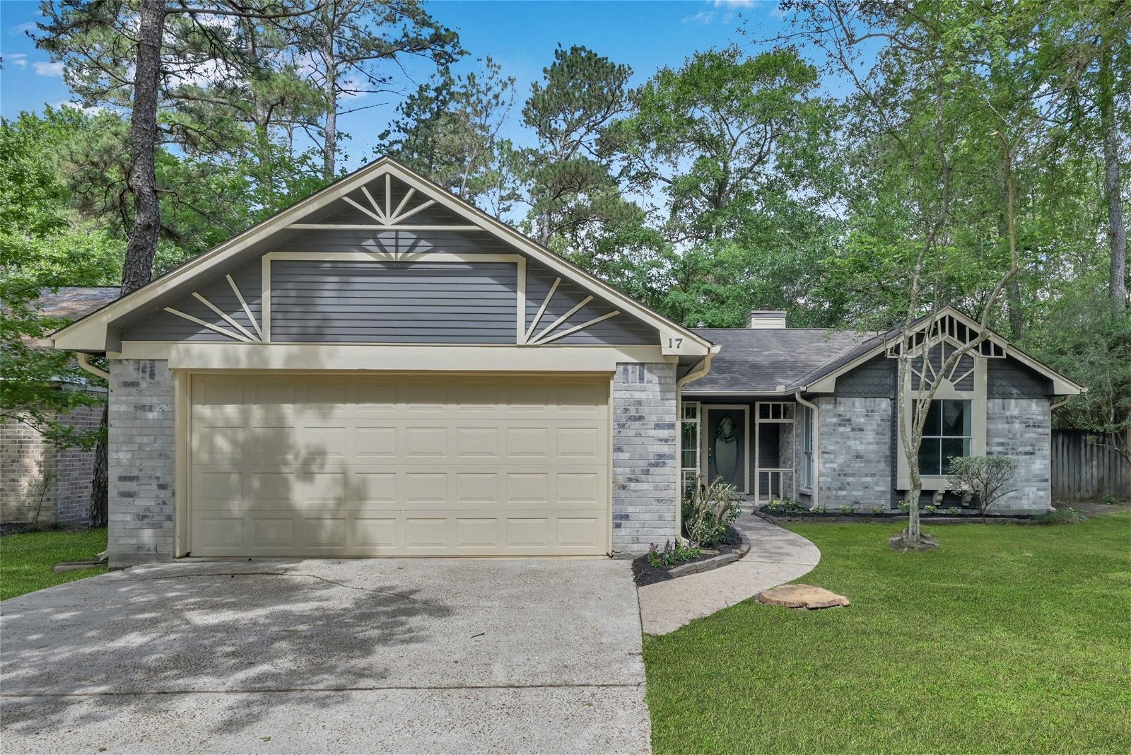 Real estate property located at 17 Brentwood Oaks, Montgomery, The Woodlands, TX, US
