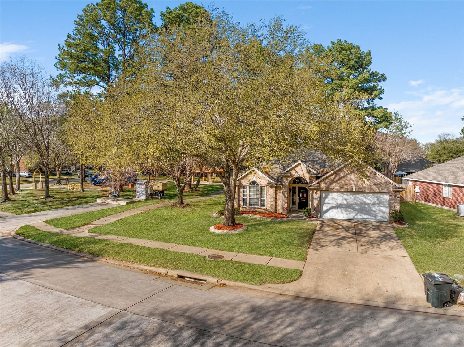 Real estate property located at 10606 Knoll Bend, Harris, Schroeder Oaks Village Sec 01, Houston, TX, US