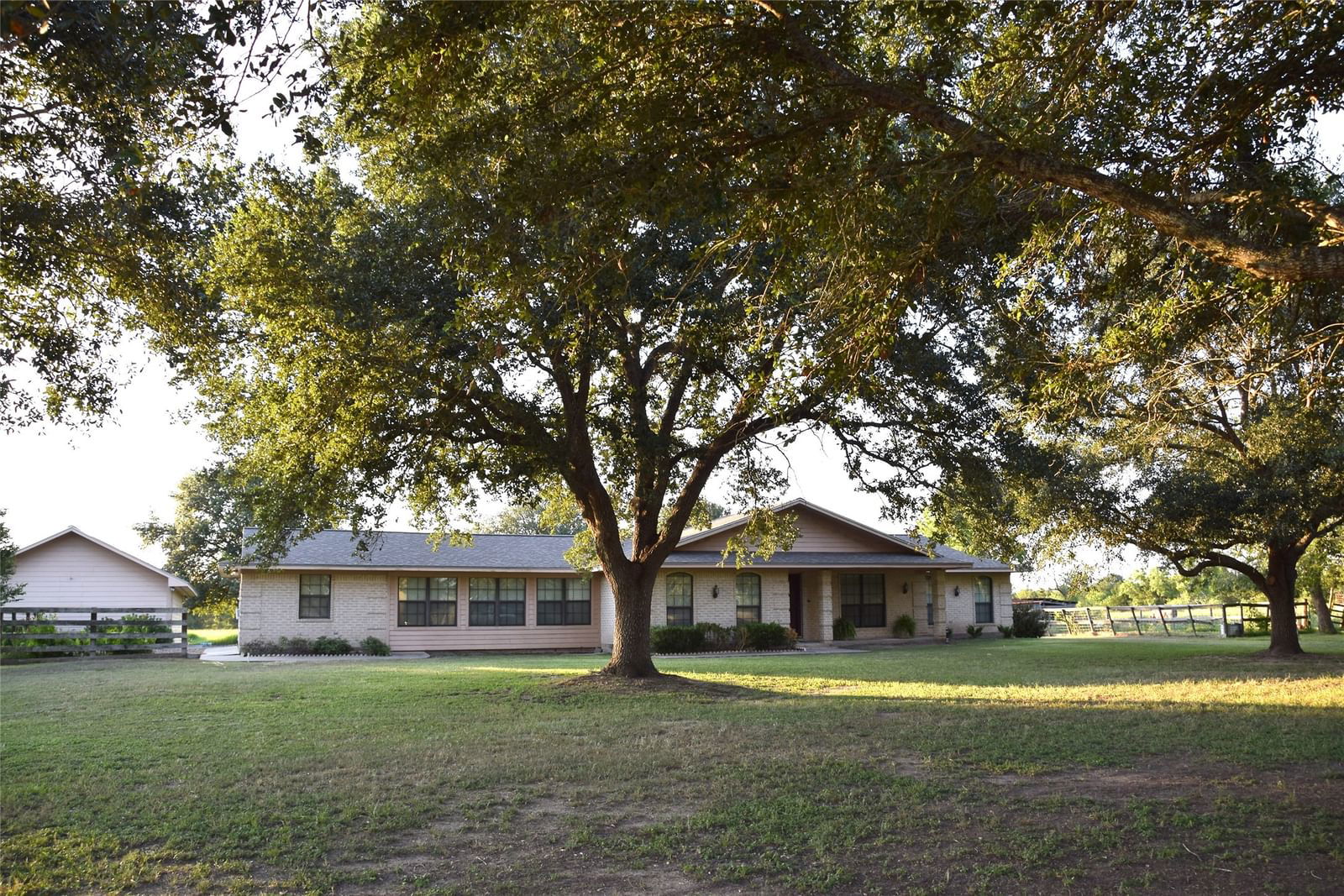 Real estate property located at 804 Gilbert, Jackson, John McGuffin, Edna, TX, US