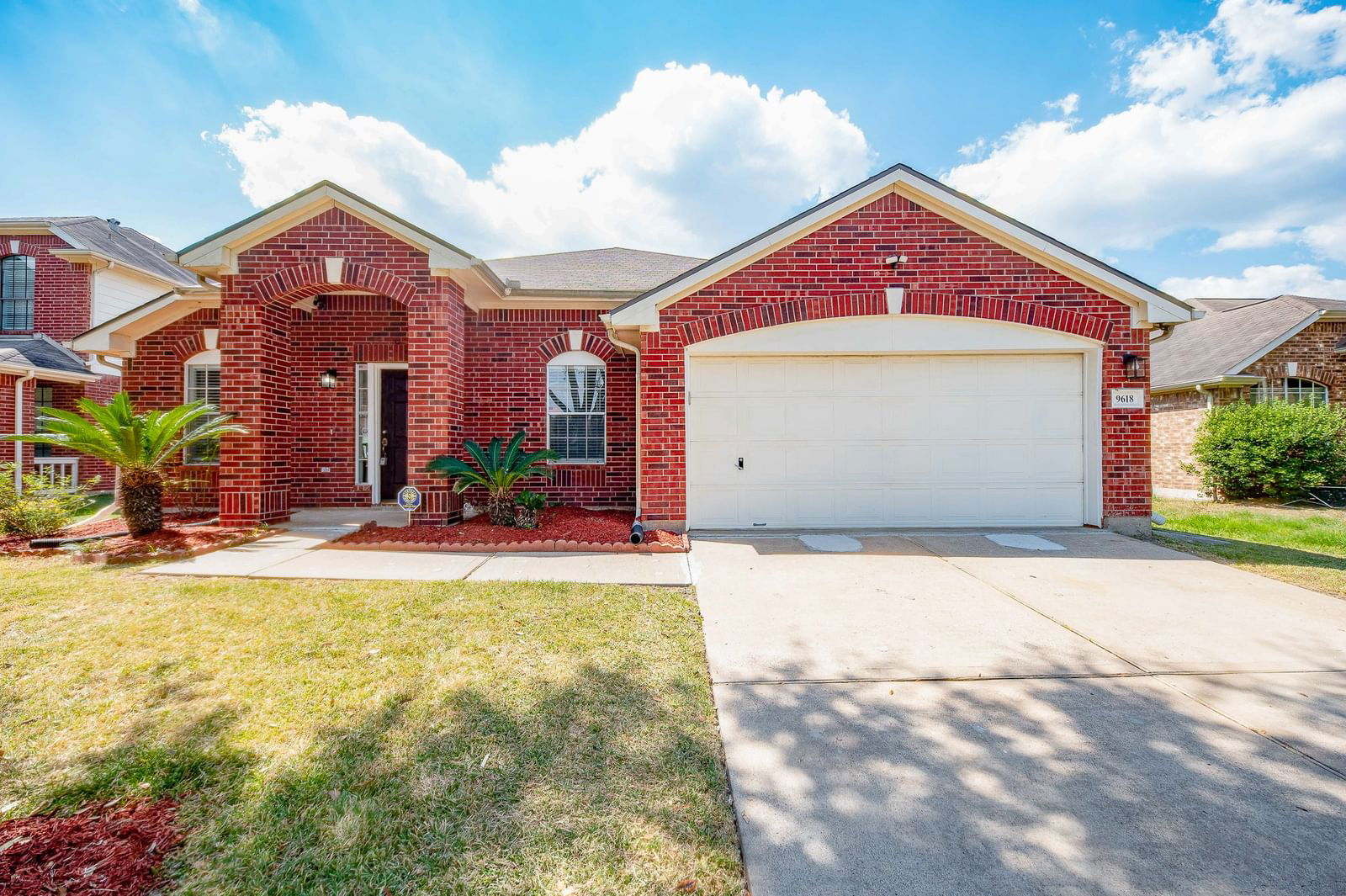 Real estate property located at 9618 Weldridge Drive, Fort Bend, Kingsbridge Place, Sugar Land, TX, US