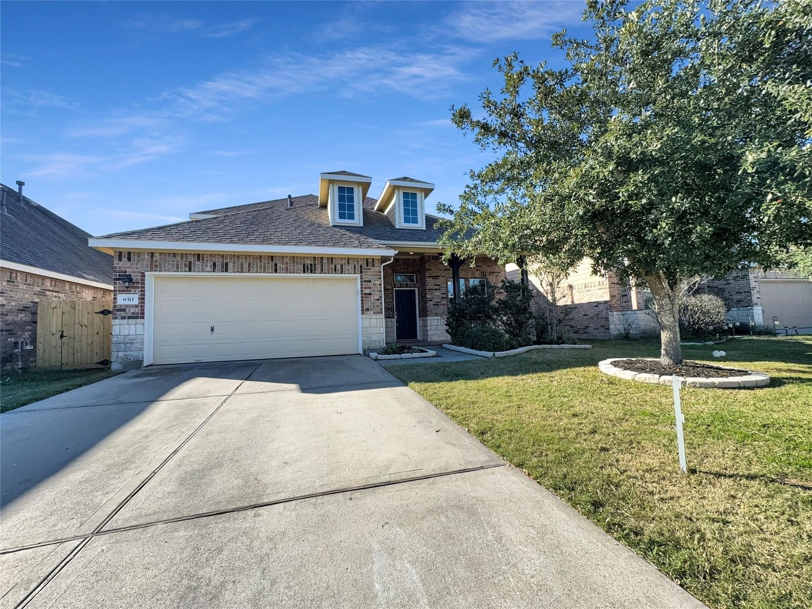 Real estate property located at 8311 Bay Oaks, Chambers, Legends Bay Sec 2, Baytown, TX, US
