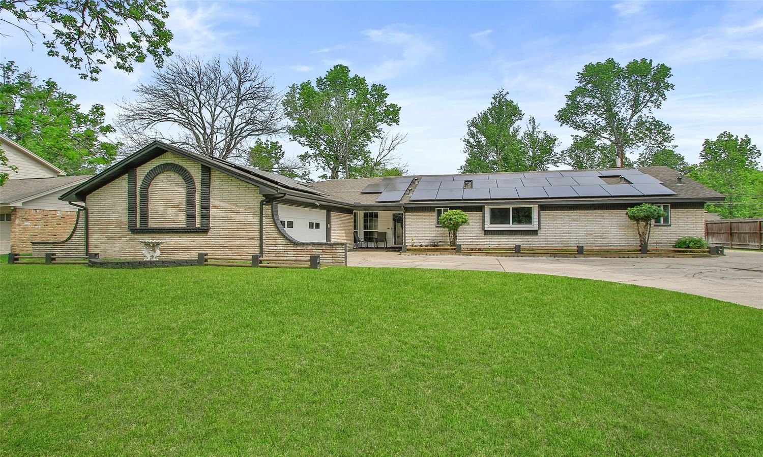 Real estate property located at 2690 Woodloch, Montgomery, Whispering Oaks 01, Woodloch, TX, US