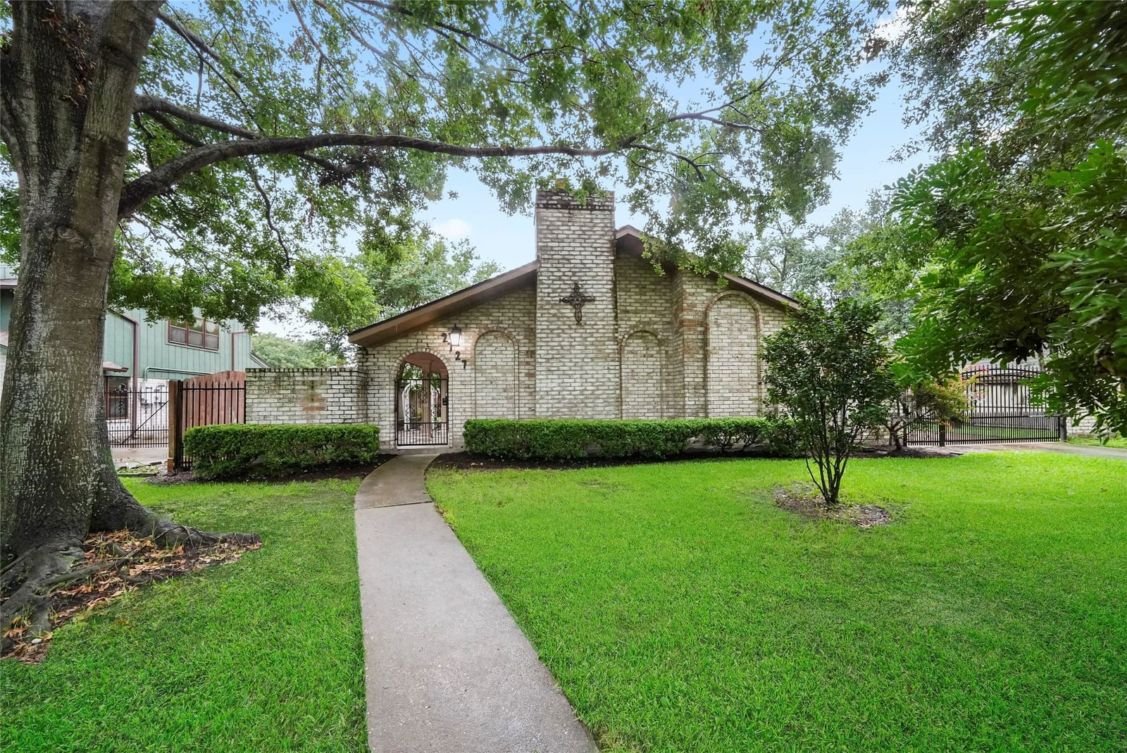 Real estate property located at 2727 Bernadette, Harris, Spring Shadows, Houston, TX, US