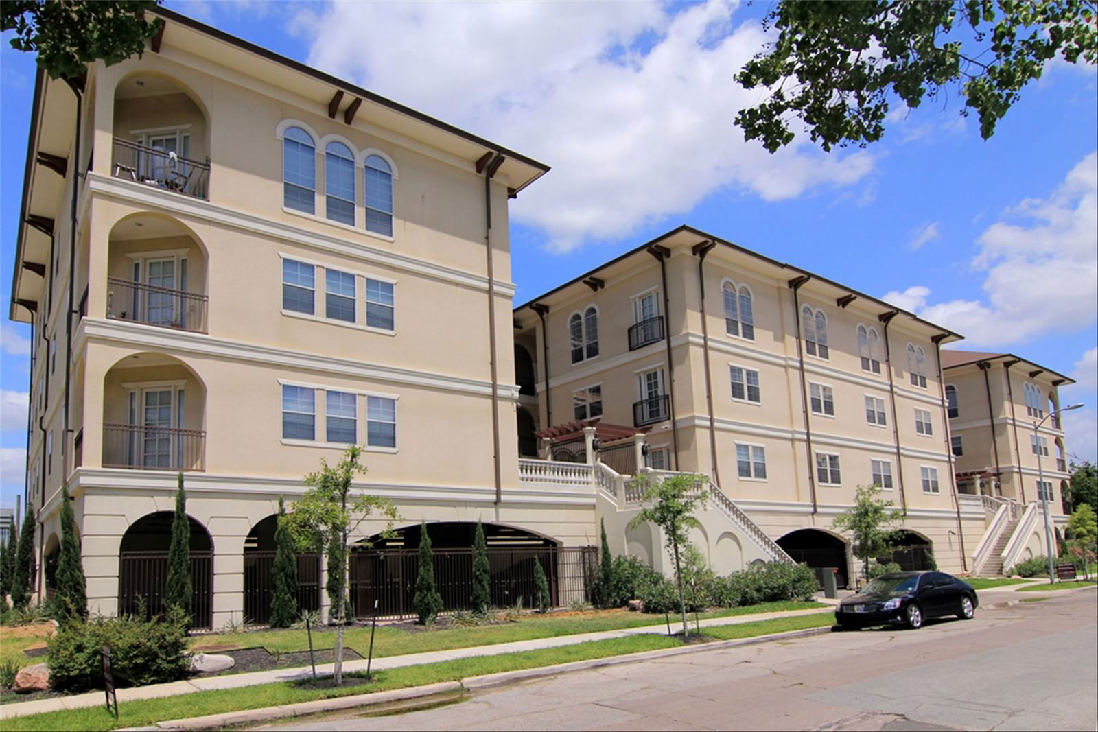 Real estate property located at 7134 MAPLERIDGE #2D, Harris, Bellaire, Houston, TX, US