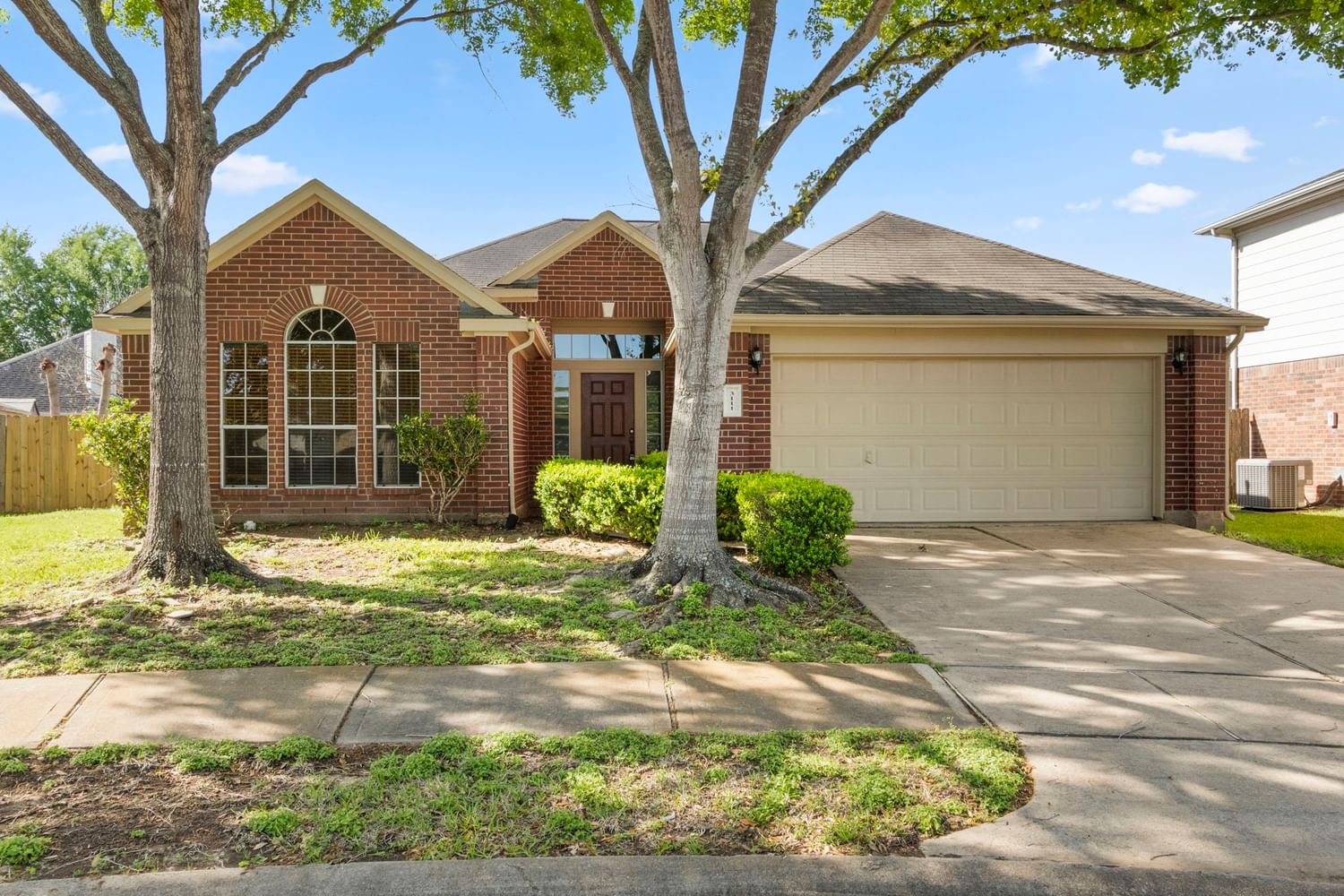 Real estate property located at 3111 Oakwood Run, Fort Bend, Stratford Park Village, Sugar Land, TX, US