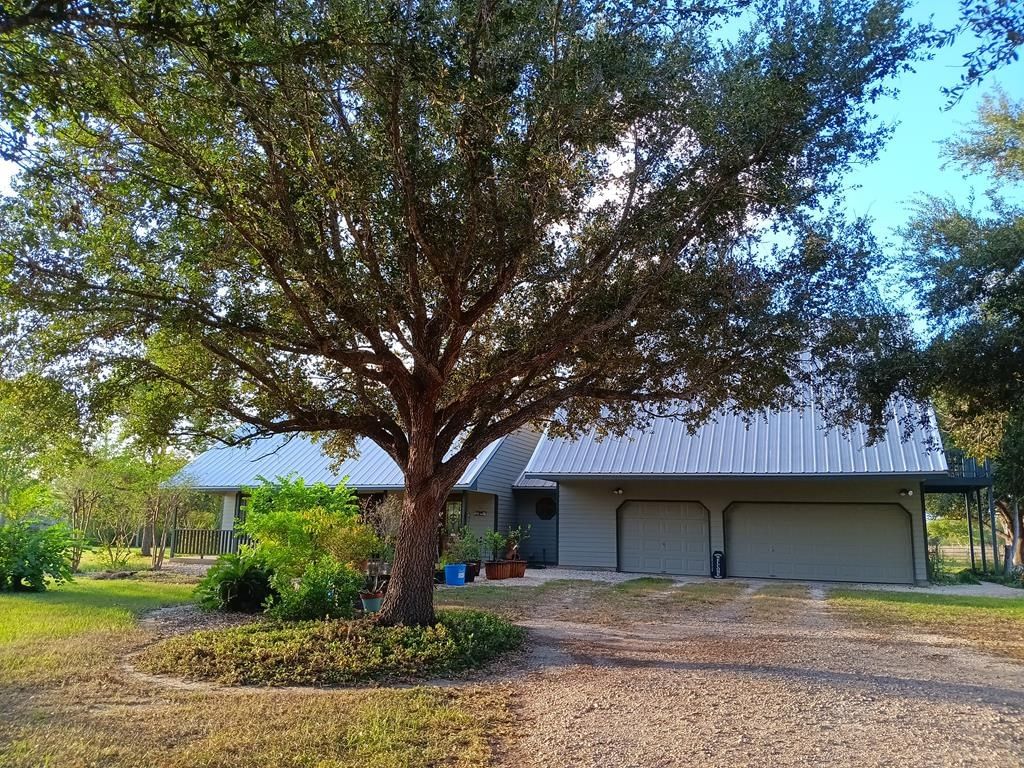 Real estate property located at 411 County Road 402, Brazoria, Henry Austin, Danbury, TX, US