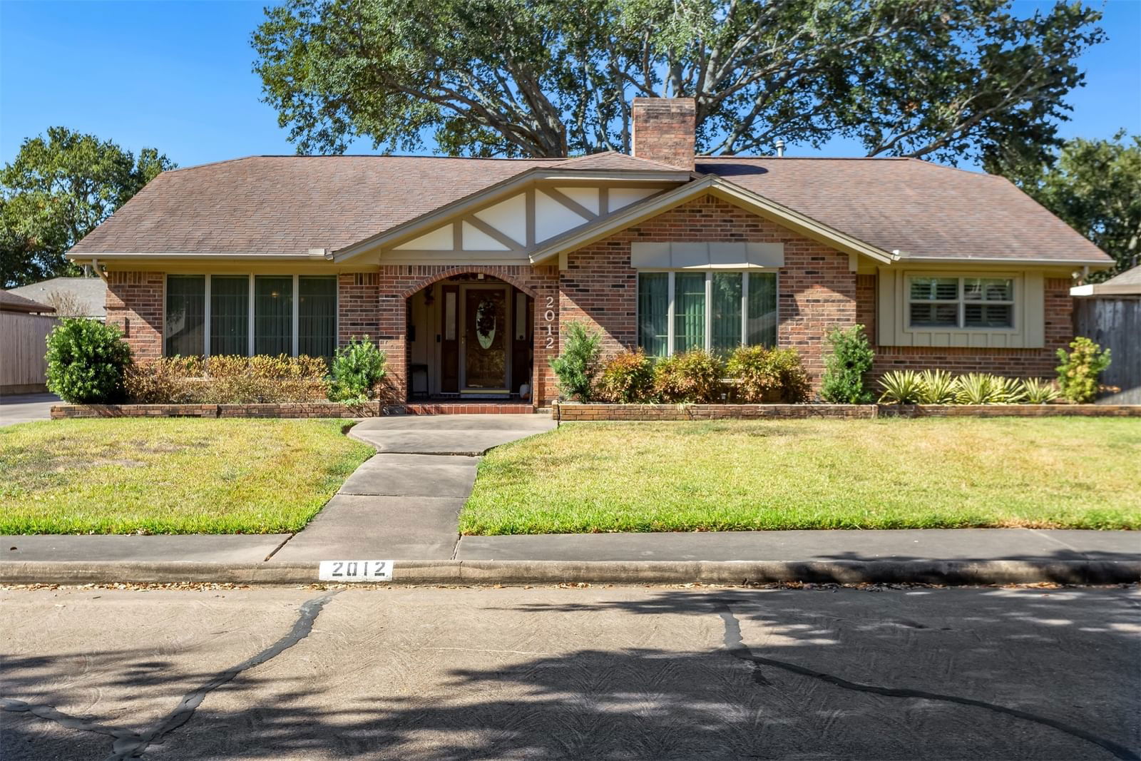 Real estate property located at 2012 Briar, Fort Bend, Country Club Estates Sec 2, Richmond, TX, US