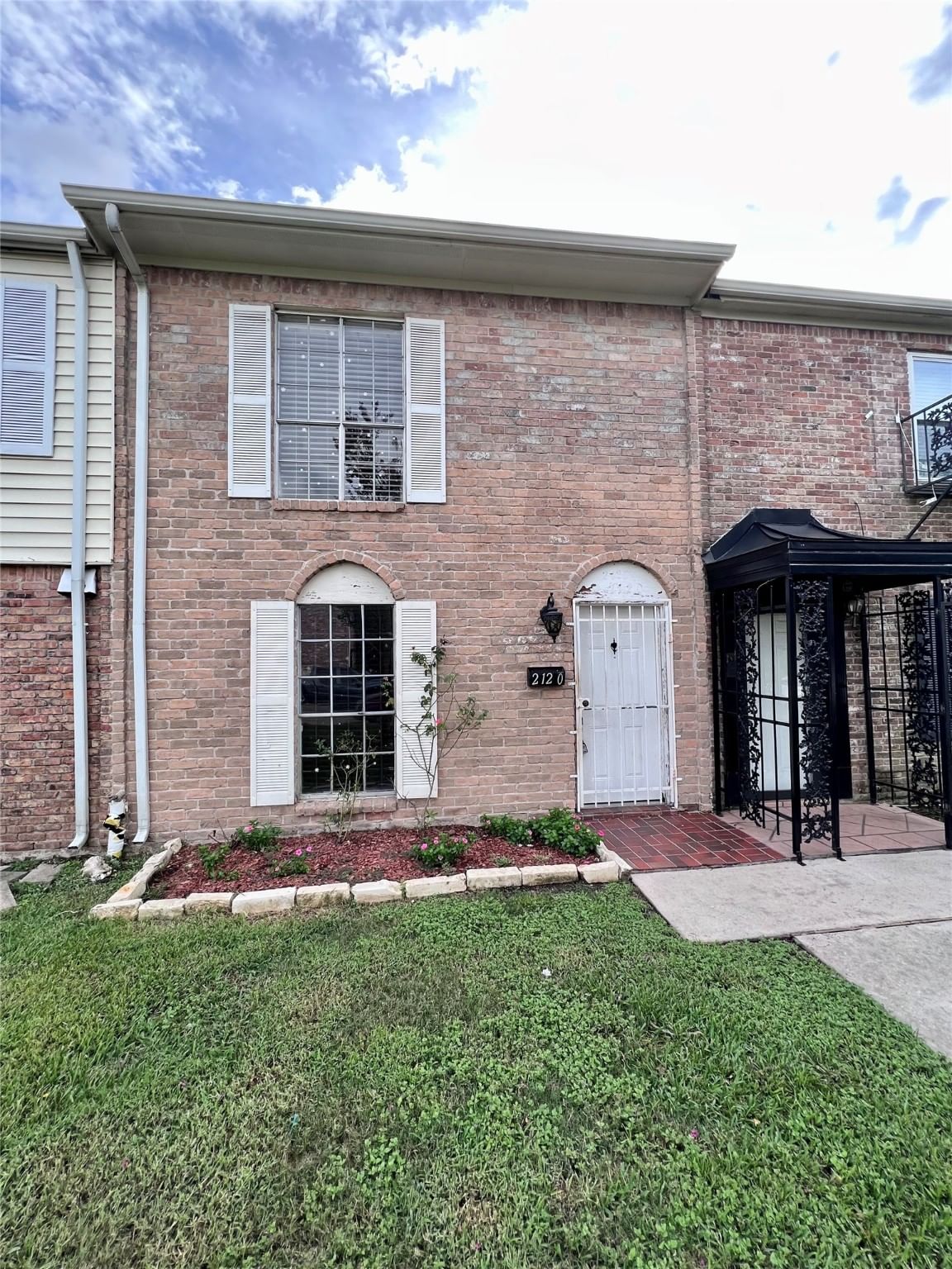 Real estate property located at 2120 Straight Creek #2120, Harris, Meadowcreek Village Sec 11, Houston, TX, US