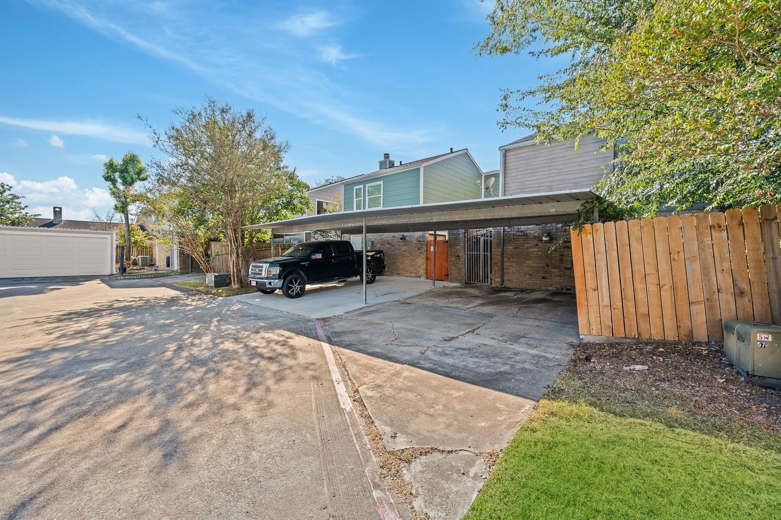 Real estate property located at 8563 Wilcrest, Harris, Glenshannon Sec 04 Pt 02, Houston, TX, US