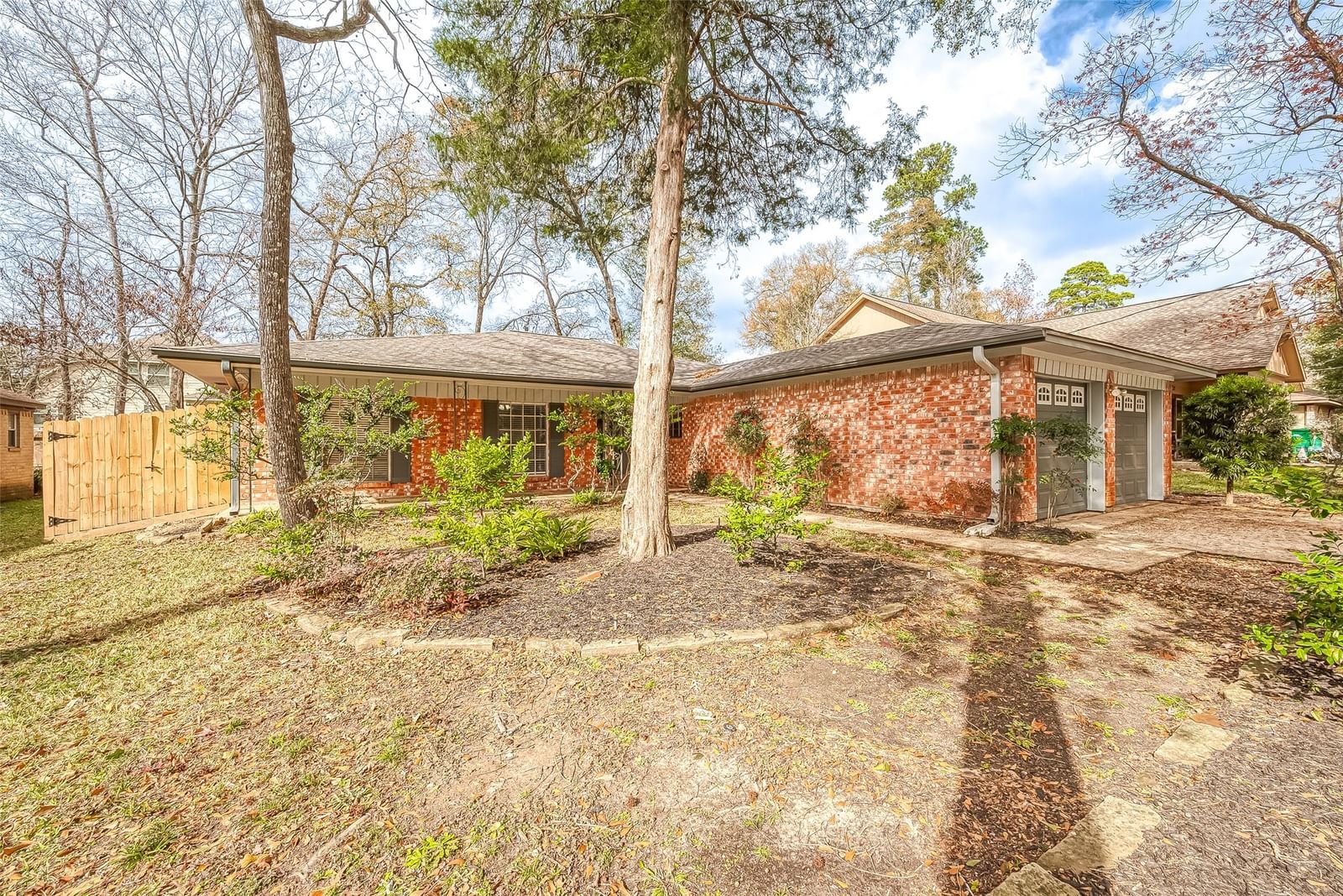 Real estate property located at 421 Rolling Hills, Montgomery, Panorama-Quail Creek 01, Conroe, TX, US