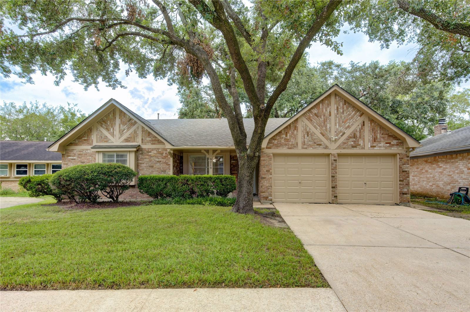 Real estate property located at 9219 Rentur, Harris, BRAEBURN VALLEY WEST, Houston, TX, US