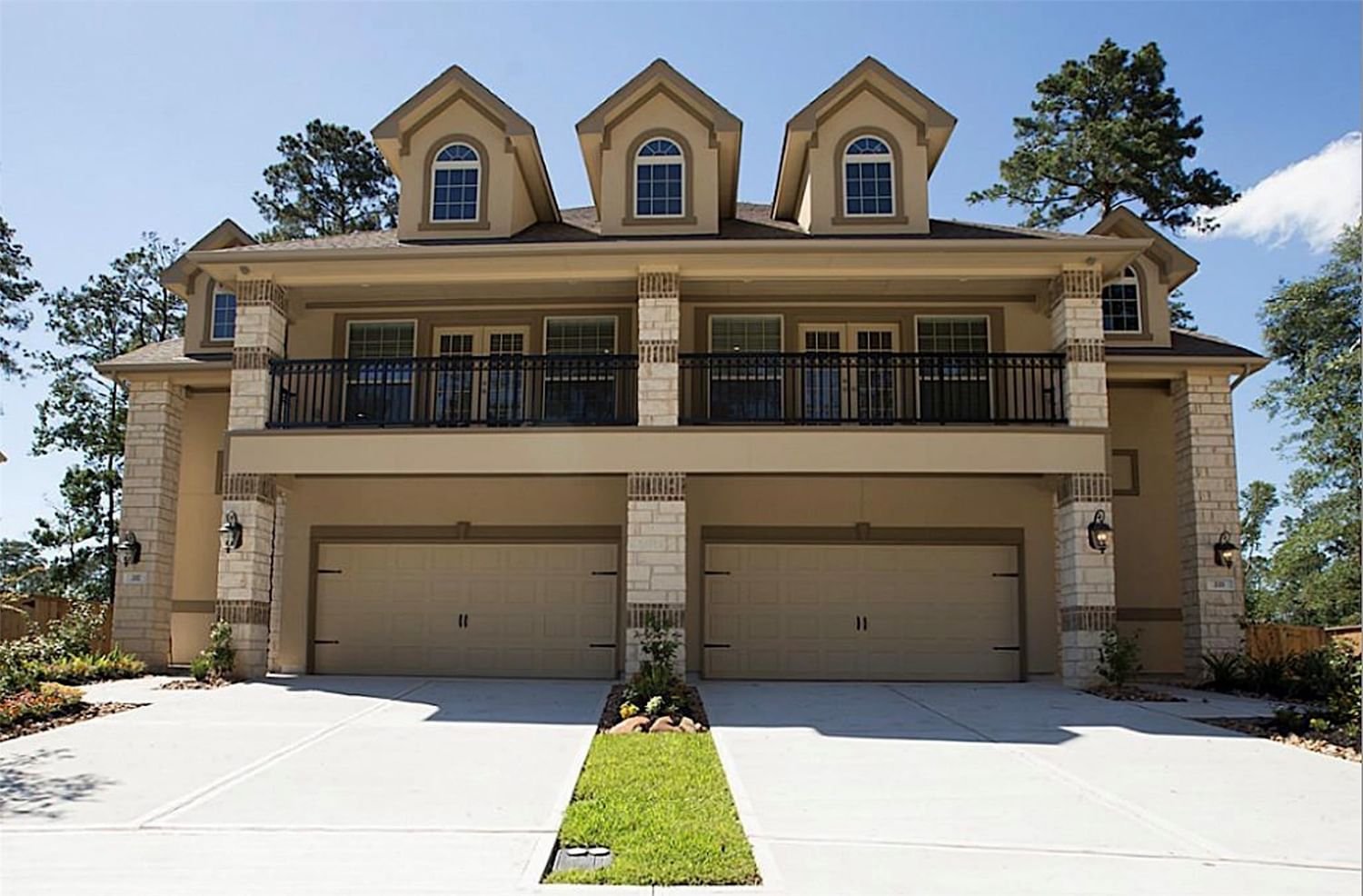 Real estate property located at 221 Skybranch, Montgomery, Grand Central Park, Conroe, TX, US