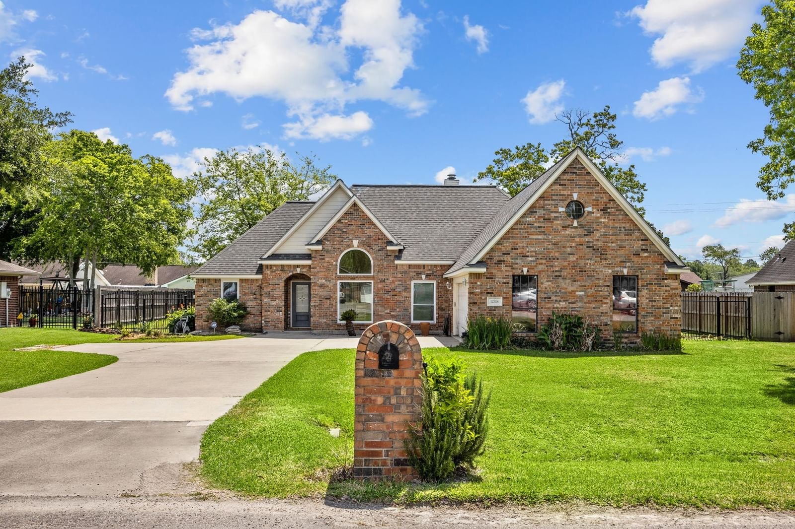Real estate property located at 12318 River Run, Chambers, Fishers Landing Sec 2, Mont Belvieu, TX, US
