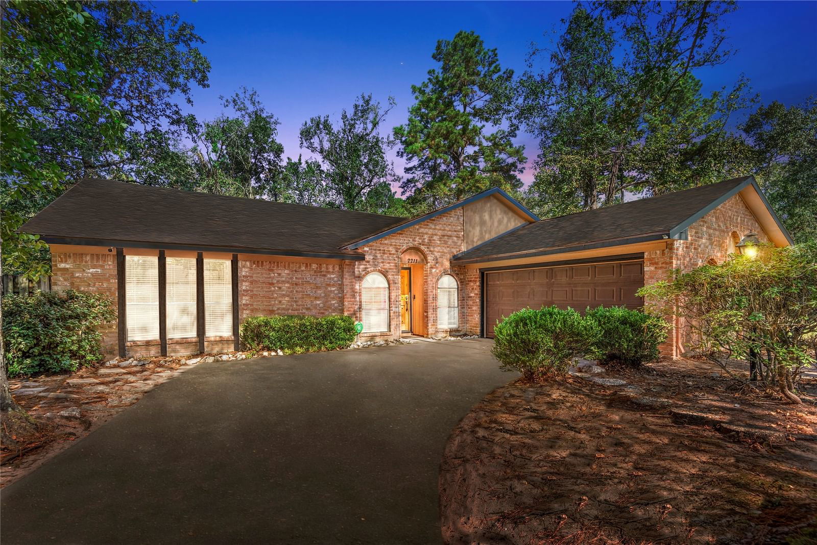 Real estate property located at 2211 Spruce Lodge, Harris, Woodland Hills Village Sec 09, Kingwood, TX, US