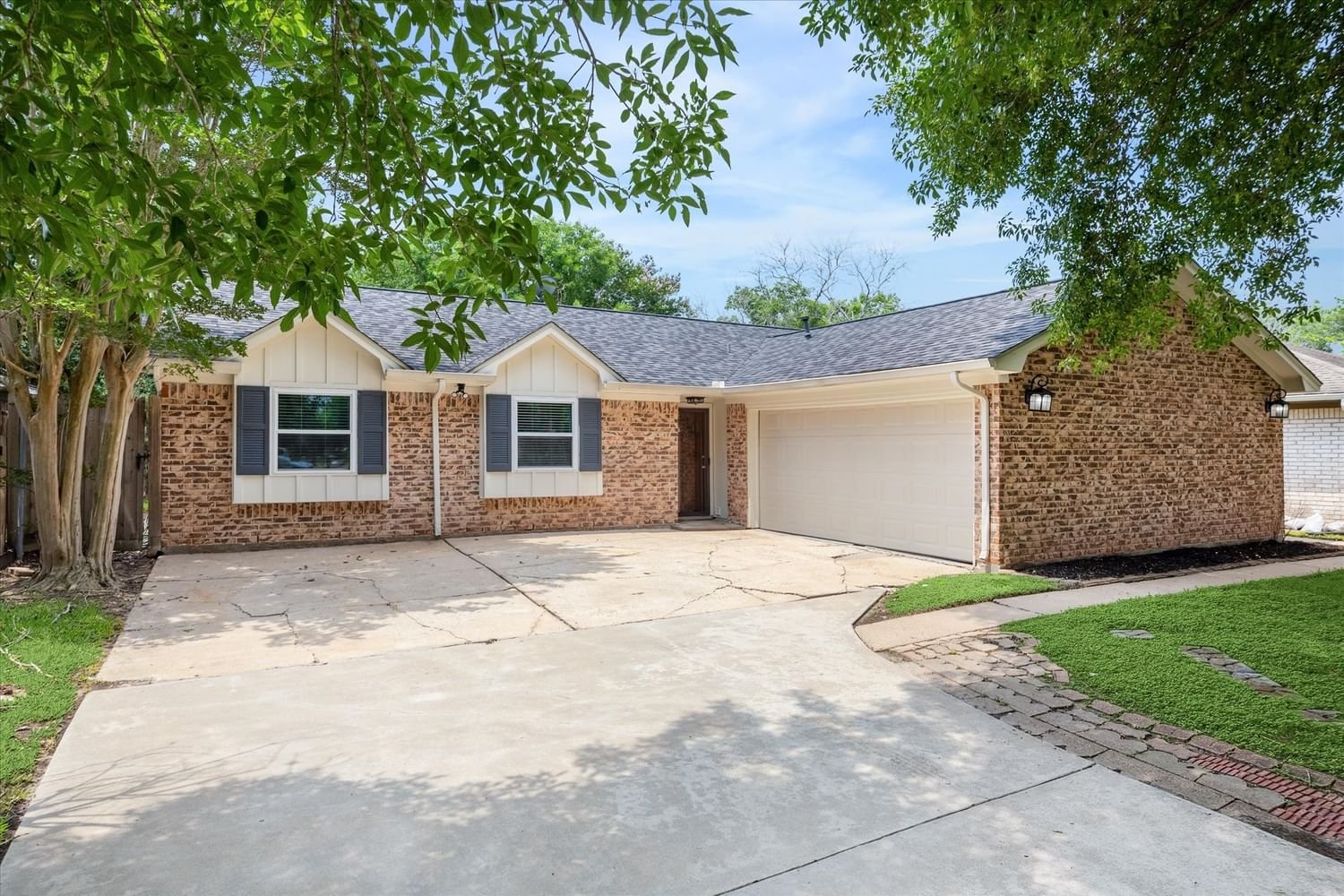 Real estate property located at 2119 Adams, Fort Bend, Woodland West, Missouri City, TX, US