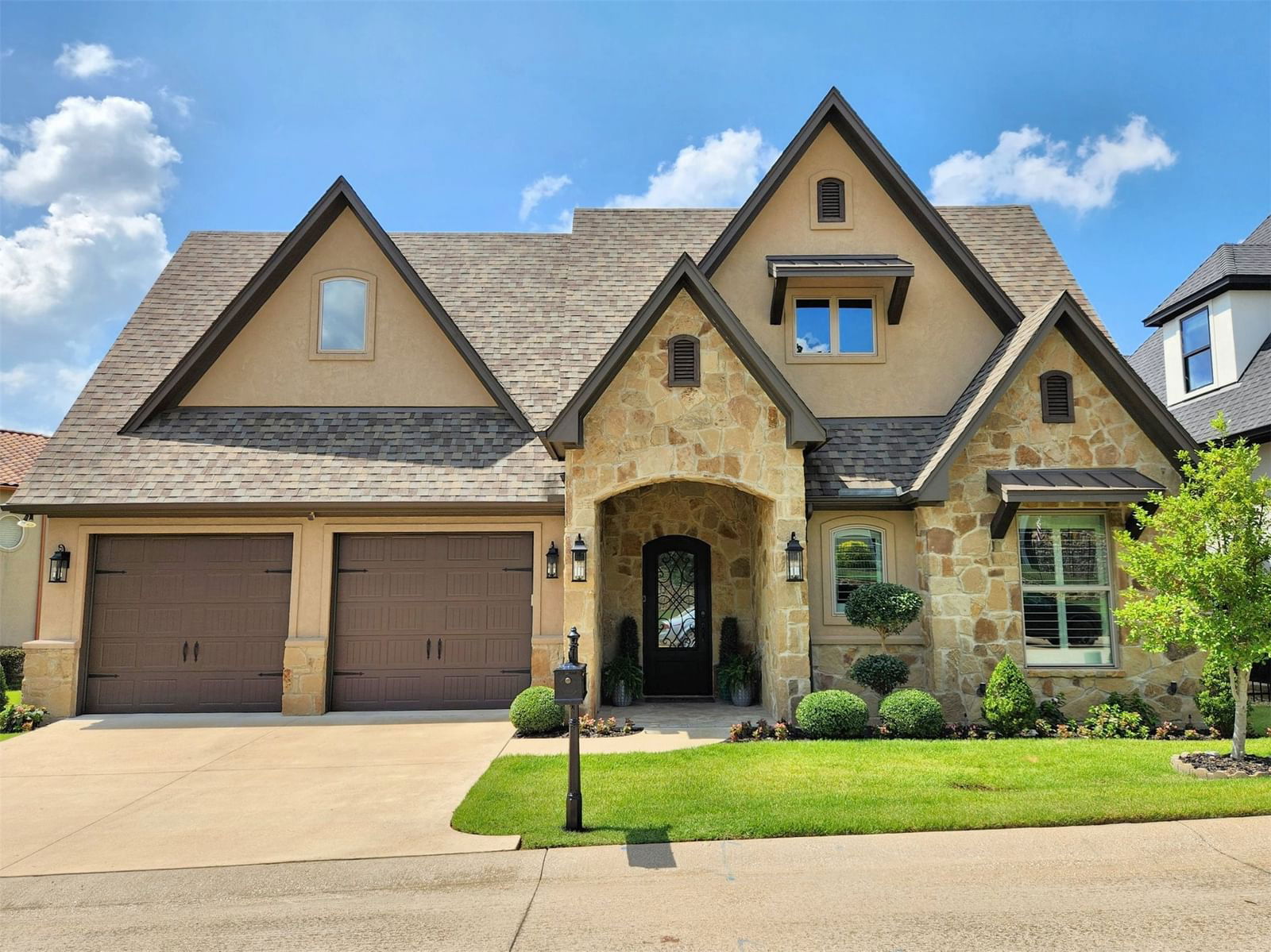 Real estate property located at 944 La Vista, Smith, Villas Of Hollytree Add, Tyler, TX, US