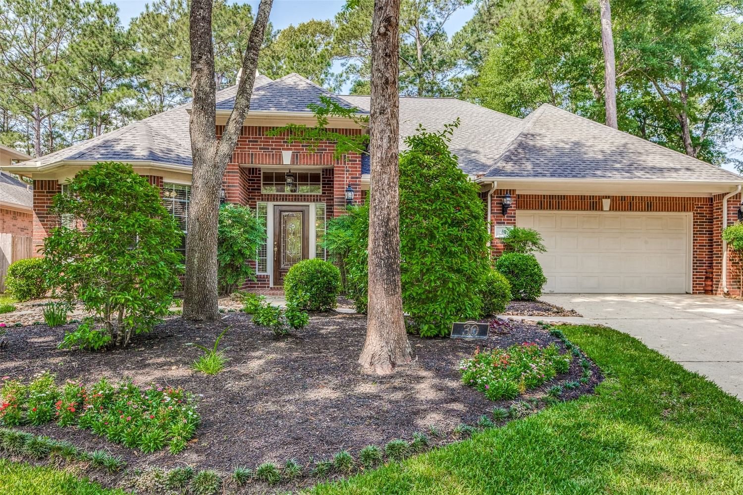 Real estate property located at 30 Weeping Spruce, Montgomery, Wdlnds Village Alden Br 84, The Woodlands, TX, US