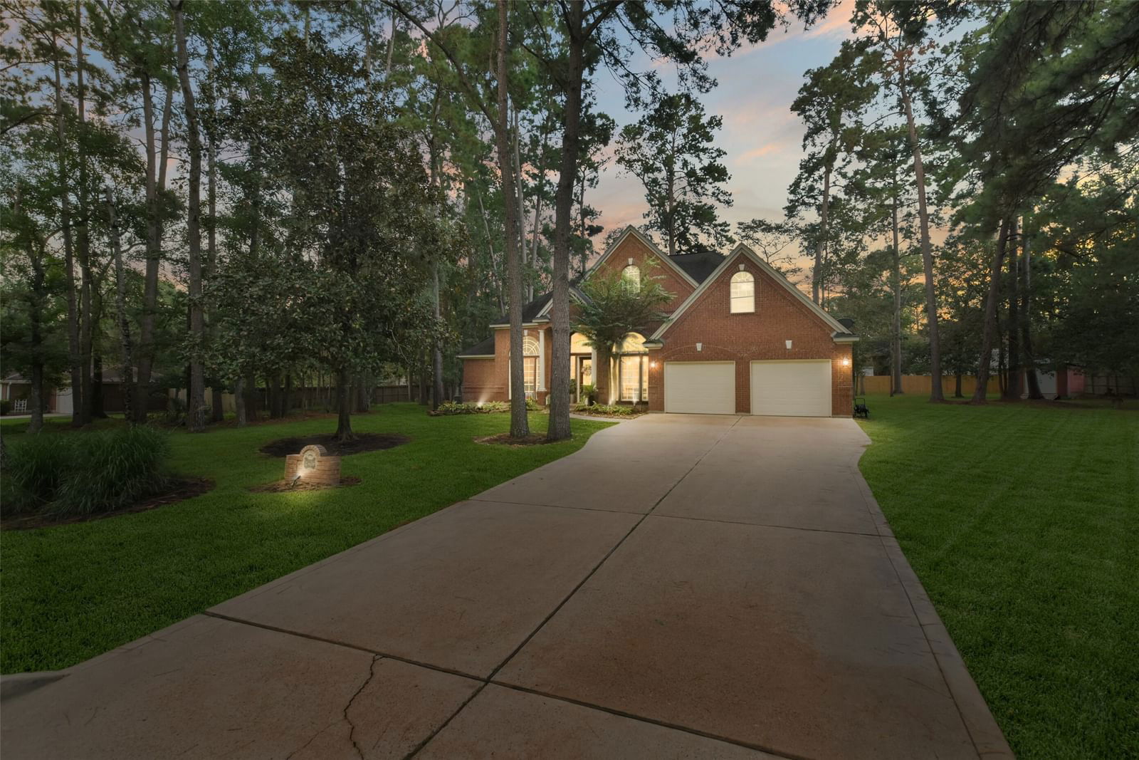 Real estate property located at 2406 Coachlight, Montgomery, Carriage Hills, Conroe, TX, US