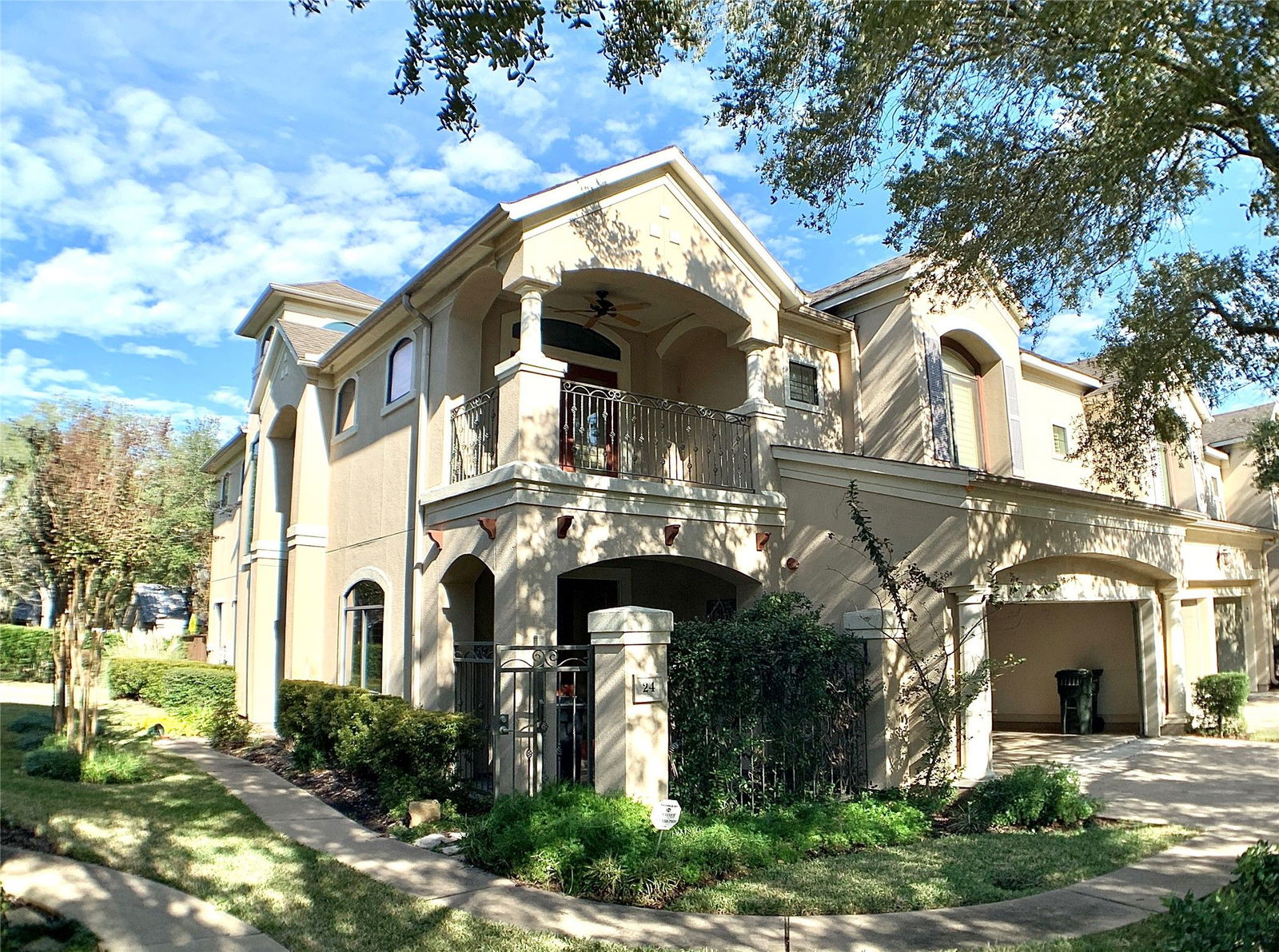 Real estate property located at 24 Sweetwater, Fort Bend, Sugar Land, TX, US