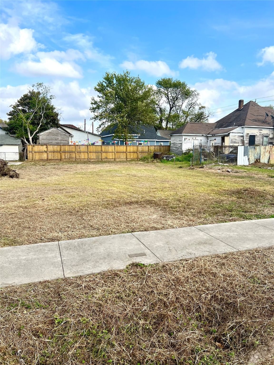 Real estate property located at 2108 Thomas, Harris, Allen A C, Houston, TX, US