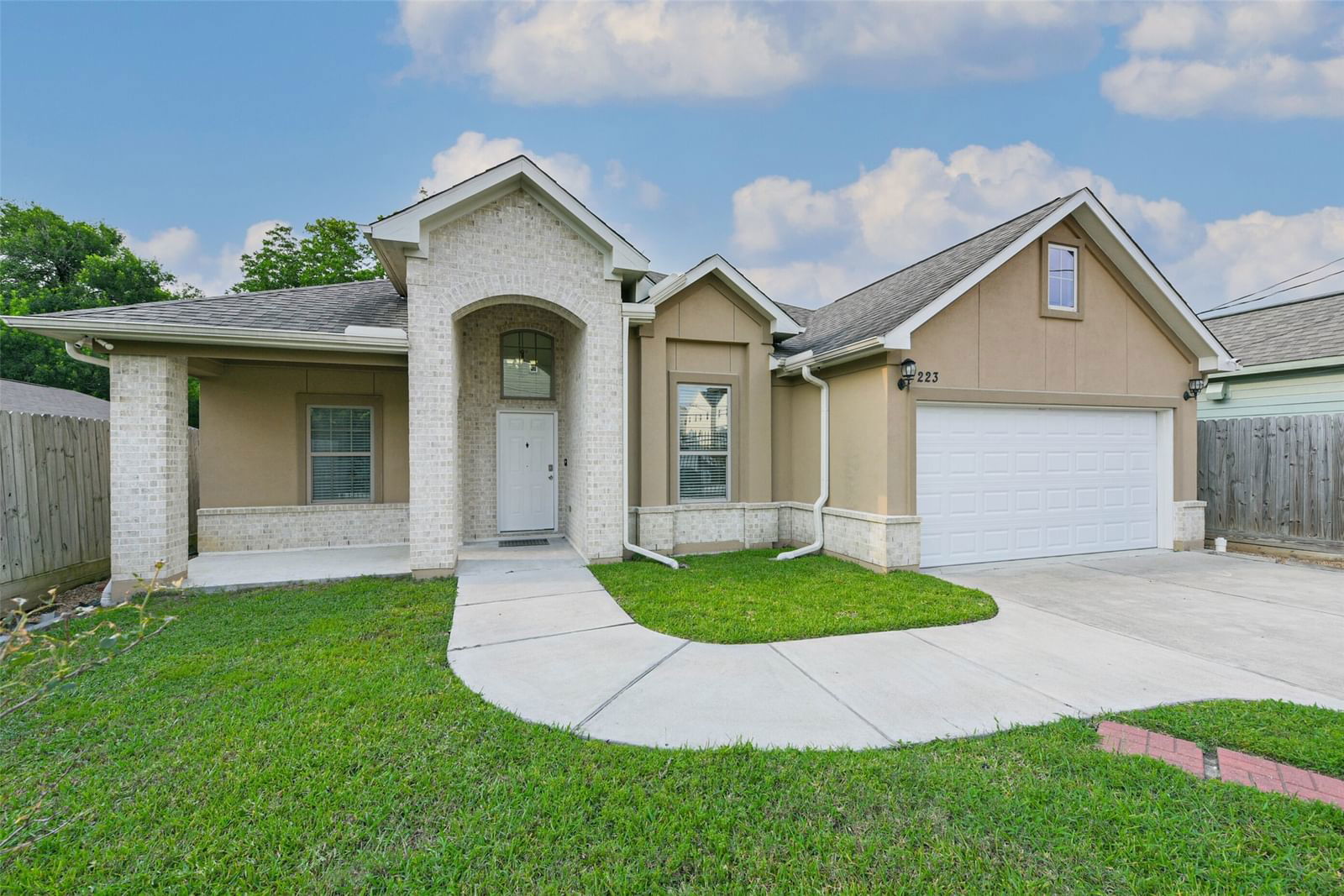 Real estate property located at 223 Broadhurst, Harris, Broadhurst Terrace, Houston, TX, US