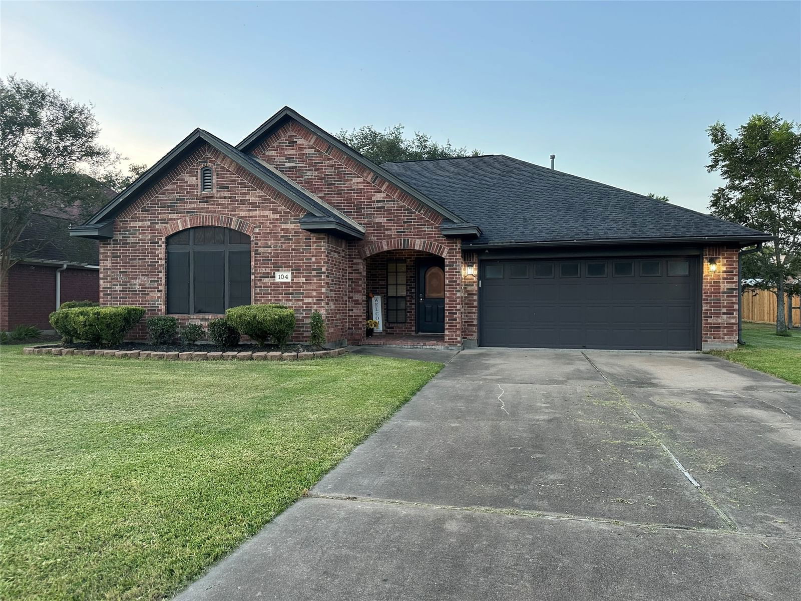 Real estate property located at 104 Indian Paintbrush, Brazoria, Mesa Verde Lake Jackson, Lake Jackson, TX, US