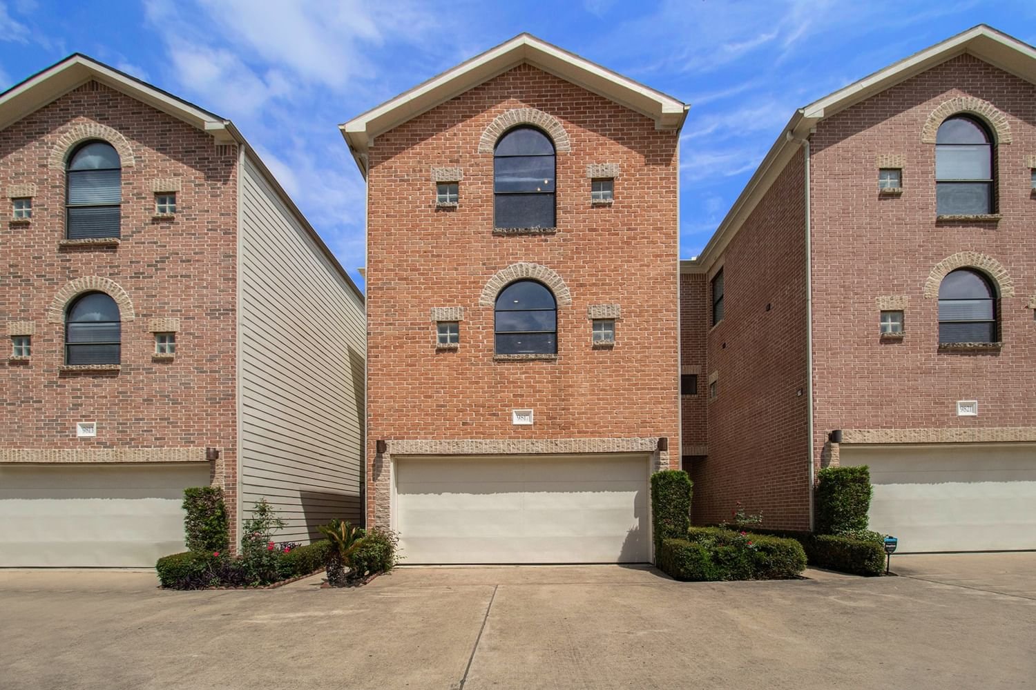 Real estate property located at 9817 Samantha Suzanne, Harris, Contemporary Plaza Sec 07 Amd, Houston, TX, US