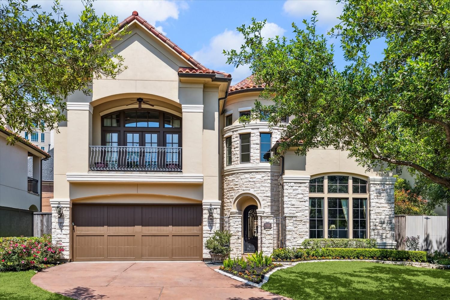 Real estate property located at 2400 Avalon, Harris, Avalon Place, Houston, TX, US