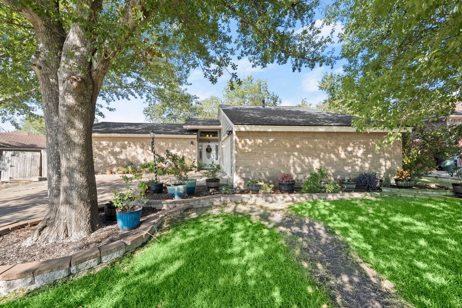 Real estate property located at 2115 Normal Park, Walker, Huntsville, TX, US