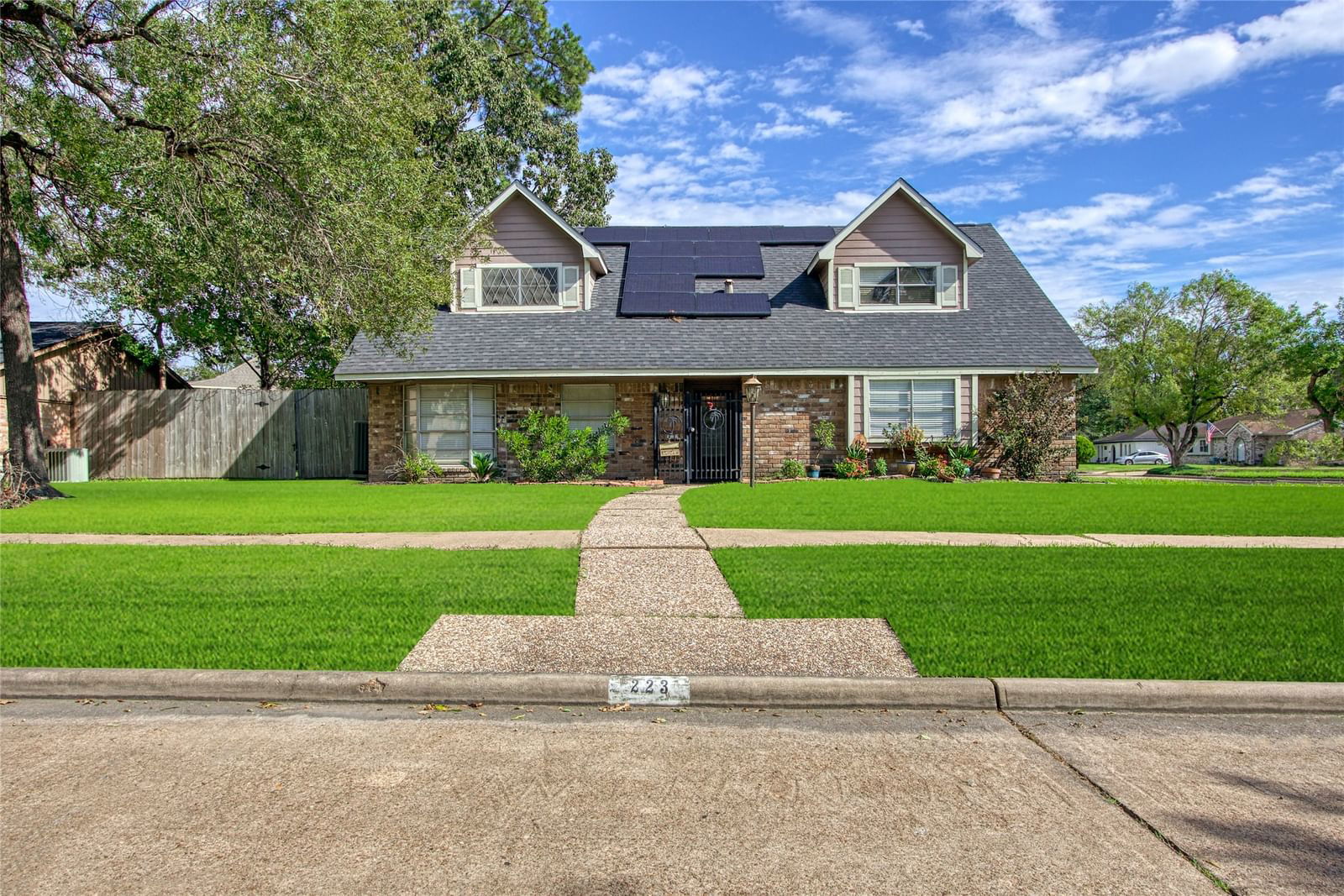 Real estate property located at 223 Blue Castle, Harris, Houston, TX, US