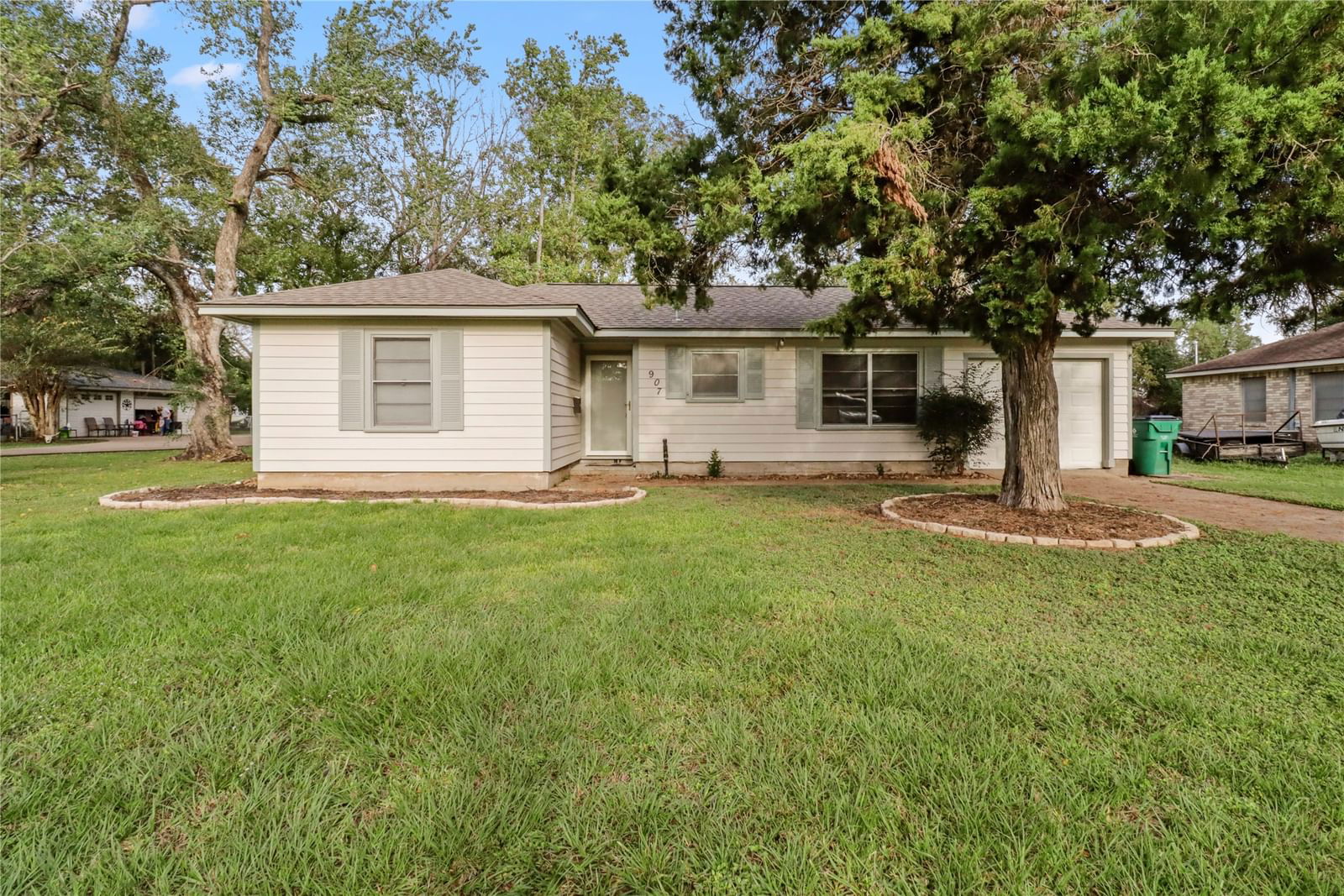 Real estate property located at 907 Brockman, Brazoria, Macdonald Sweeny Tr 53-57-58, Sweeny, TX, US