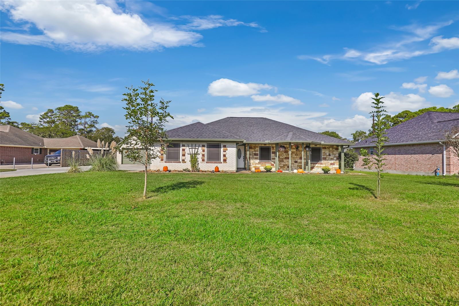 Real estate property located at 7319 Bayou Vista, Chambers, Pinehurst, Baytown, TX, US