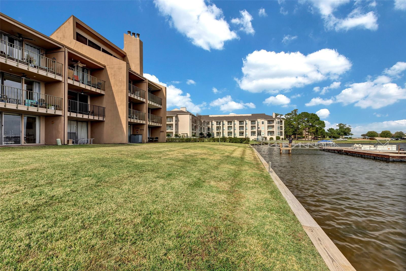 Real estate property located at 12600 Melville #212A, Montgomery, Walden Lodge Bldg A, Montgomery, TX, US