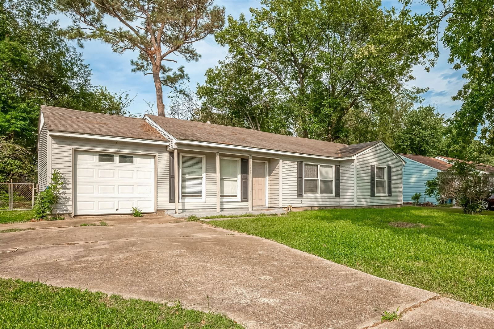 Real estate property located at 326 Greenbriar, Harris, Lakewood Sec D, Baytown, TX, US