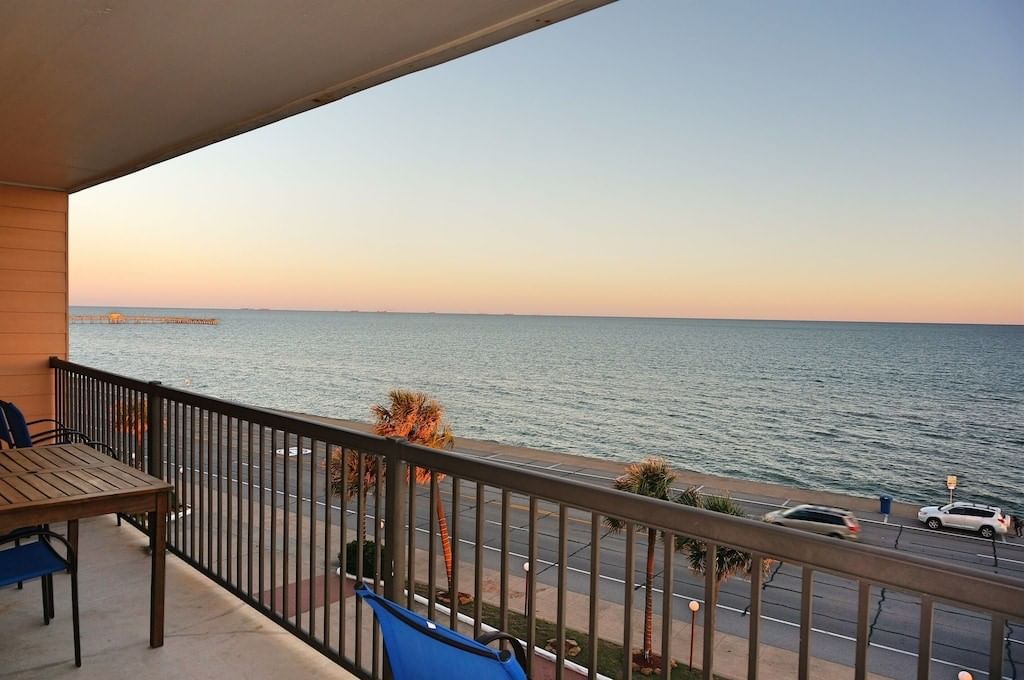 Real estate property located at 9520 Seawall #401, Galveston, Maravilla Condos 2003, Galveston, TX, US