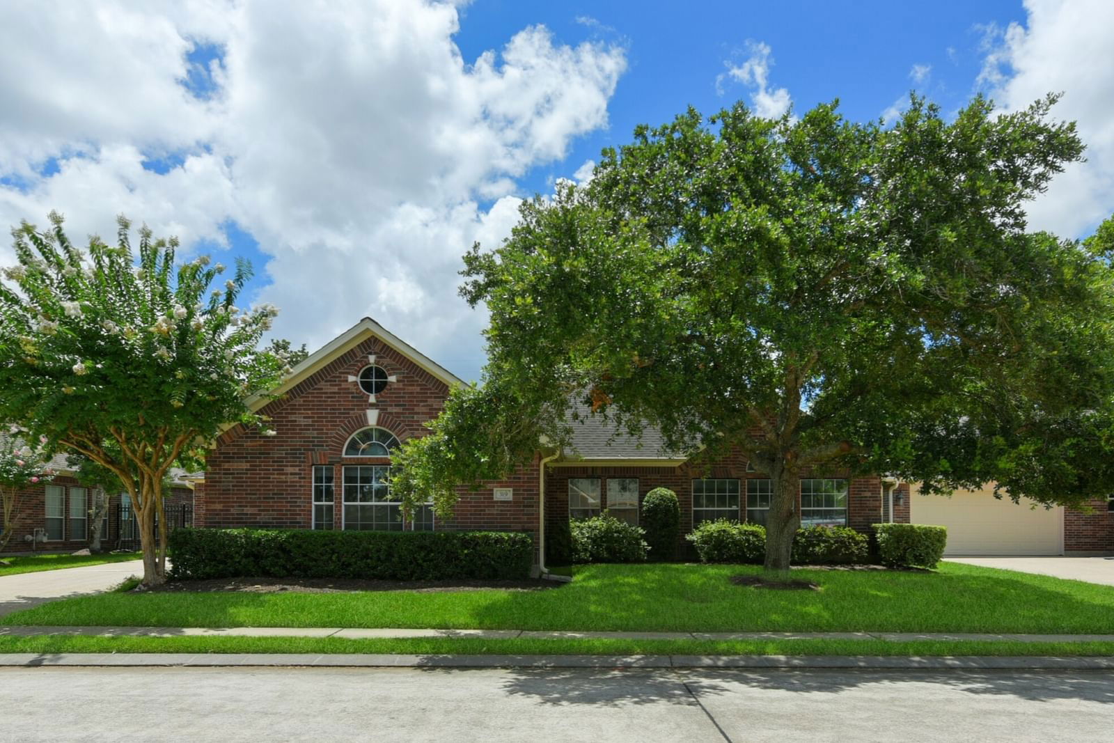 Real estate property located at 319 Parkwood Village, Galveston, Parkwood Village Sec 2 98, Friendswood, TX, US