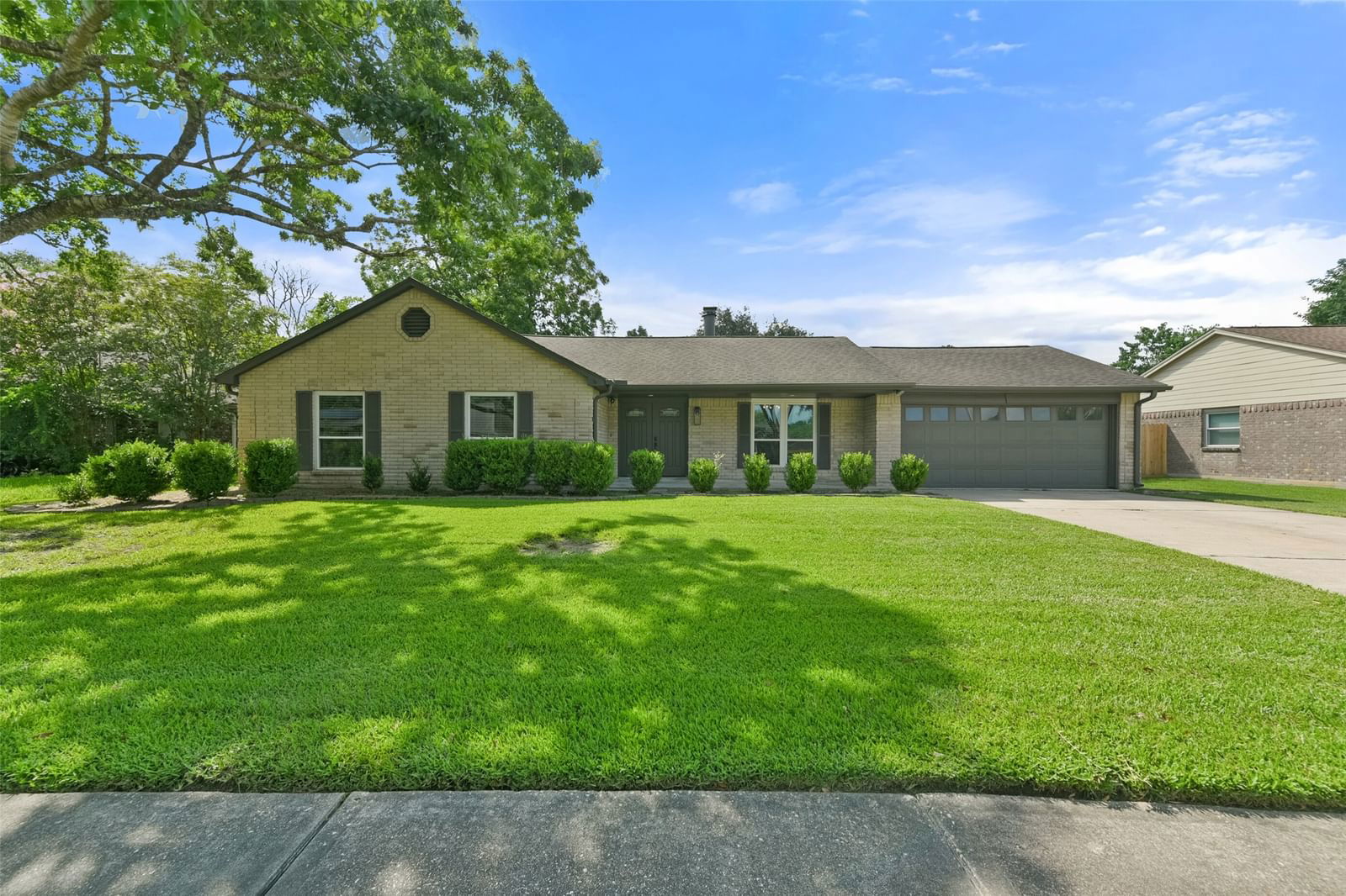 Real estate property located at 1301 Oak Hollow, Galveston, Wilderness Trails, Friendswood, TX, US