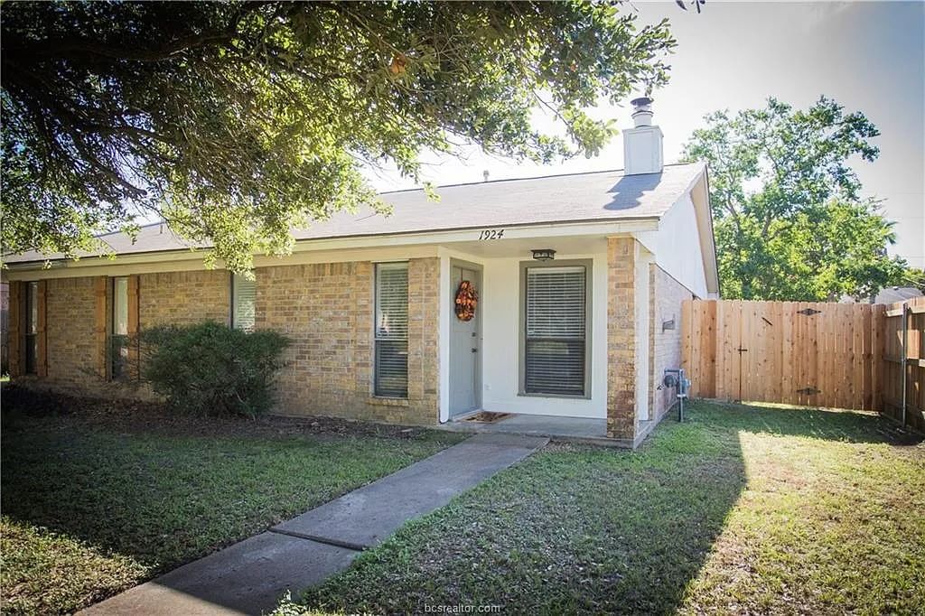 Real estate property located at 1924 Holleman, Brazos, WOODWAY VILLAGE, College Station, TX, US