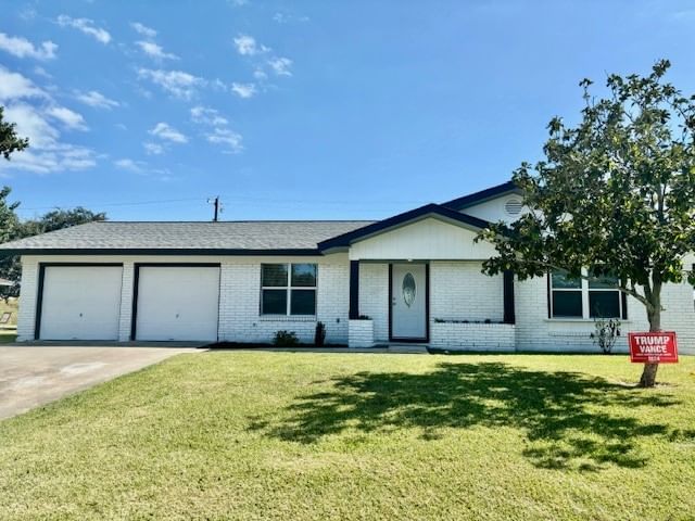 Real estate property located at 2216 Larry, Calhoun, Mariemont 1 Port Lavaca, Port Lavaca, TX, US