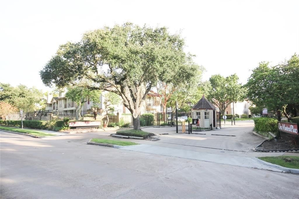 Real estate property located at 2120 El Paseo #2204, Harris, One Montreal Condo Ph B, Houston, TX, US