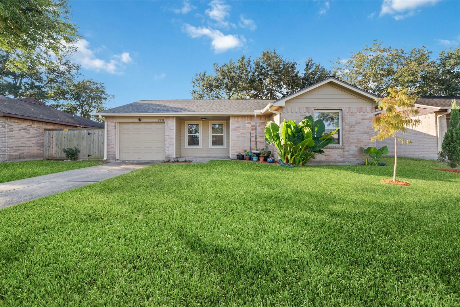 Real estate property located at 2938 Helmsley, Brazoria, Southdown, Pearland, TX, US