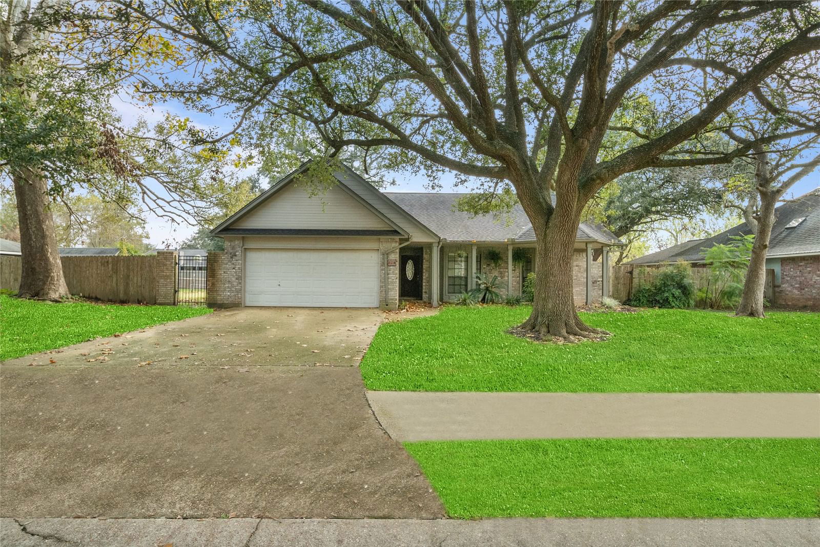 Real estate property located at 224 Any Way, Brazoria, Shywood Lake Jackson, Lake Jackson, TX, US